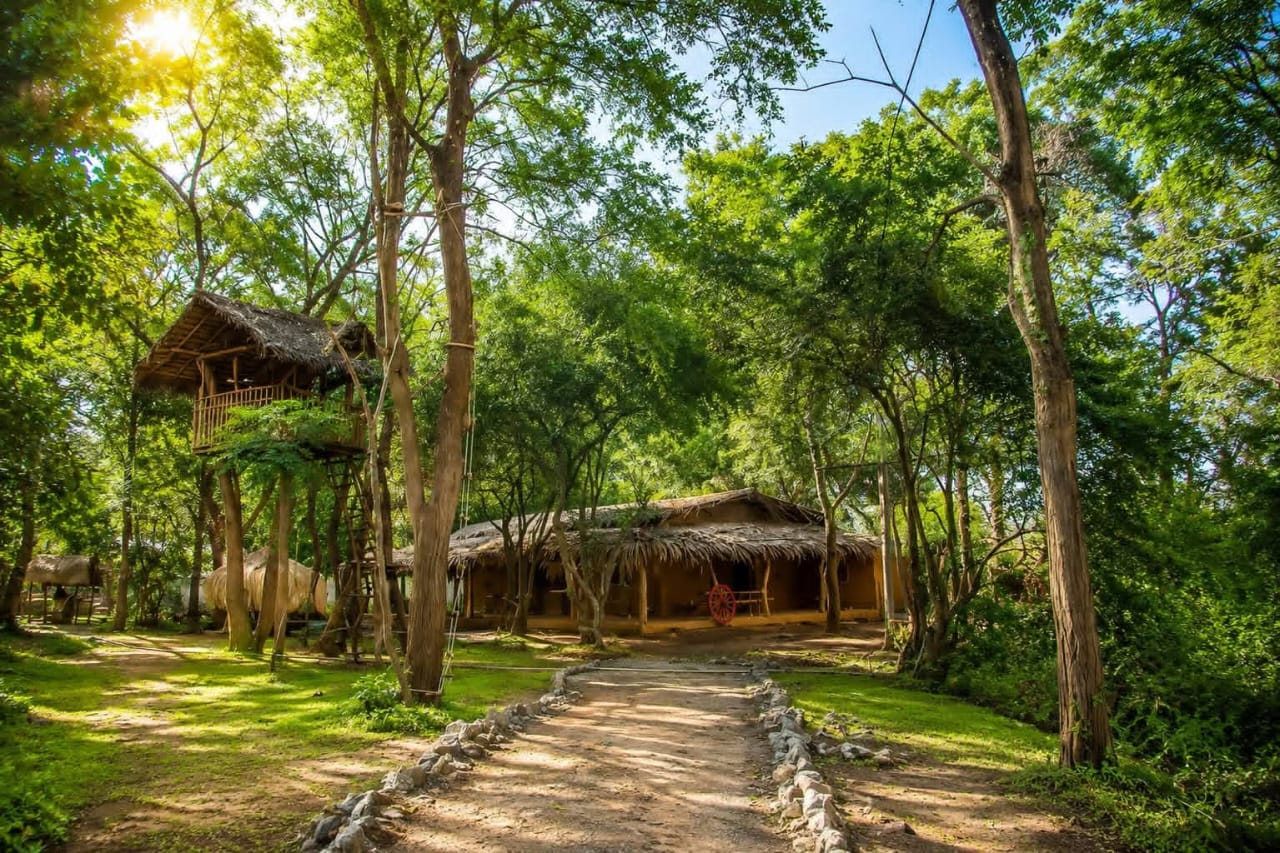 Kataragama Clay House Architecture